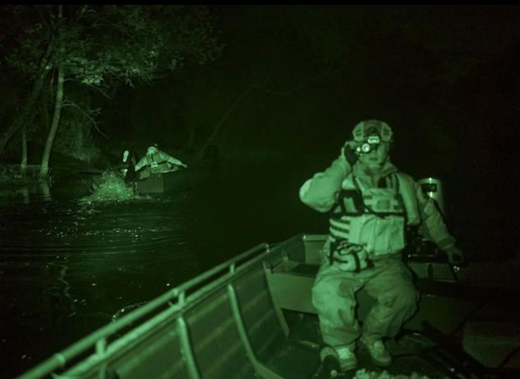 Попереду – ворог, позаду – вода: фотоісторія про те, як українські воїни виконують бойові задачі на лівобережжі Херсонщини